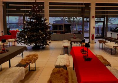 Ausstattung zum Weihnachtsevent Autohaus