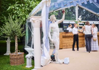 Bild von griechischer Dekoration zum Sommerfest im Garten mit 300 Personen